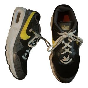 Nike Big Kid Air Max Sc Boy's Grey Running Shoes, 4.5Y